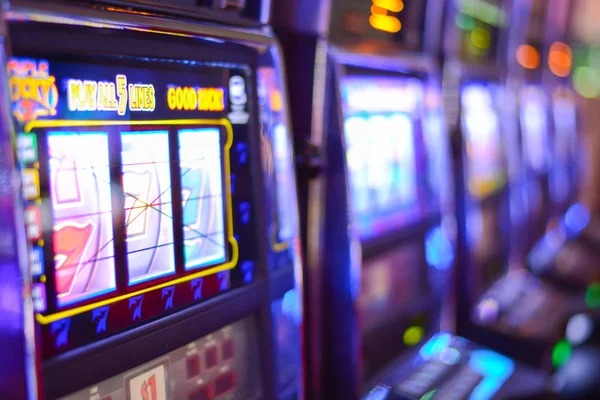 Mobile phone showing bos 868 Pretty Gaming table selection and betting interface